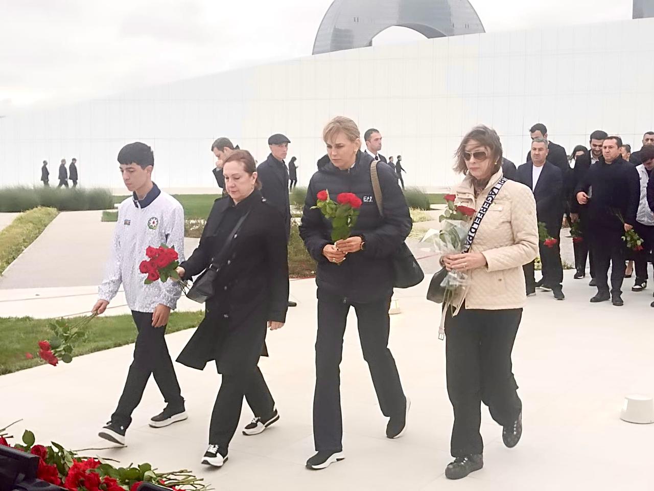 Milli Olimpiya Komitəsinin kollektivi Zəfər parkını ziyarət edib&nbsp;