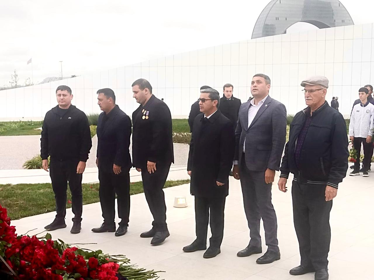 Milli Olimpiya Komitəsinin kollektivi Zəfər parkını ziyarət edib&nbsp;