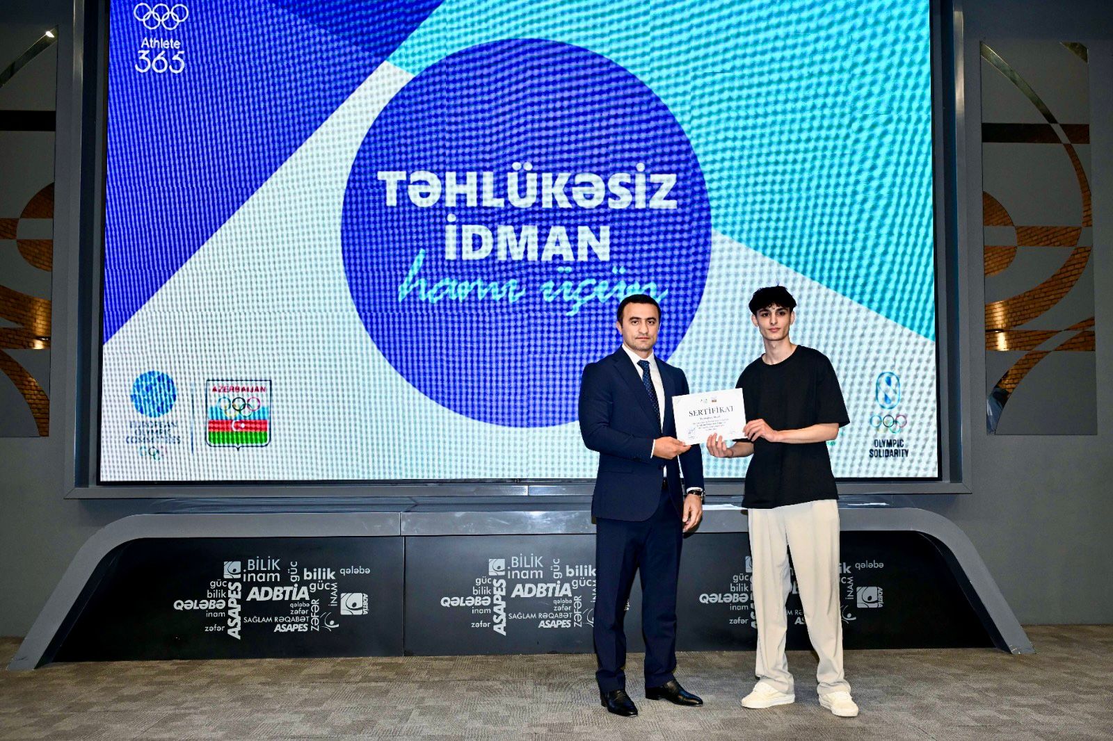 &ldquo;Təhlükəsiz idman - hamı üçün&rdquo; mövzusunda keçirilən kurs iştirakçılarına sertifikatlar təqdim edilib&nbsp;