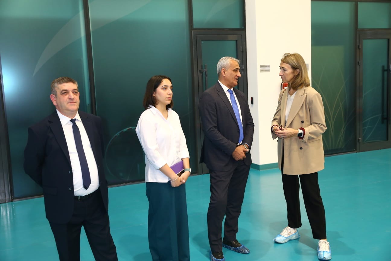 BOK-un təhlükəsiz idman üzrə eksperti Lüsi Troşet Milli Gimnastika Arenasında olub