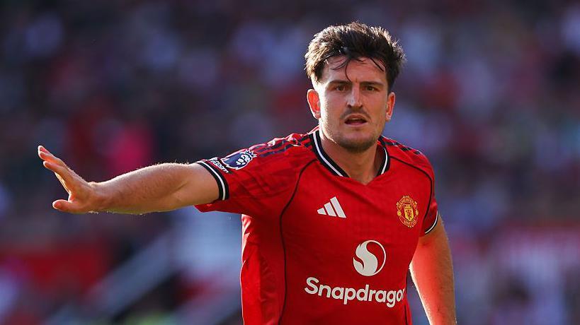 "Old Trafford"da qalmaq üçün güzəştə gedəcək