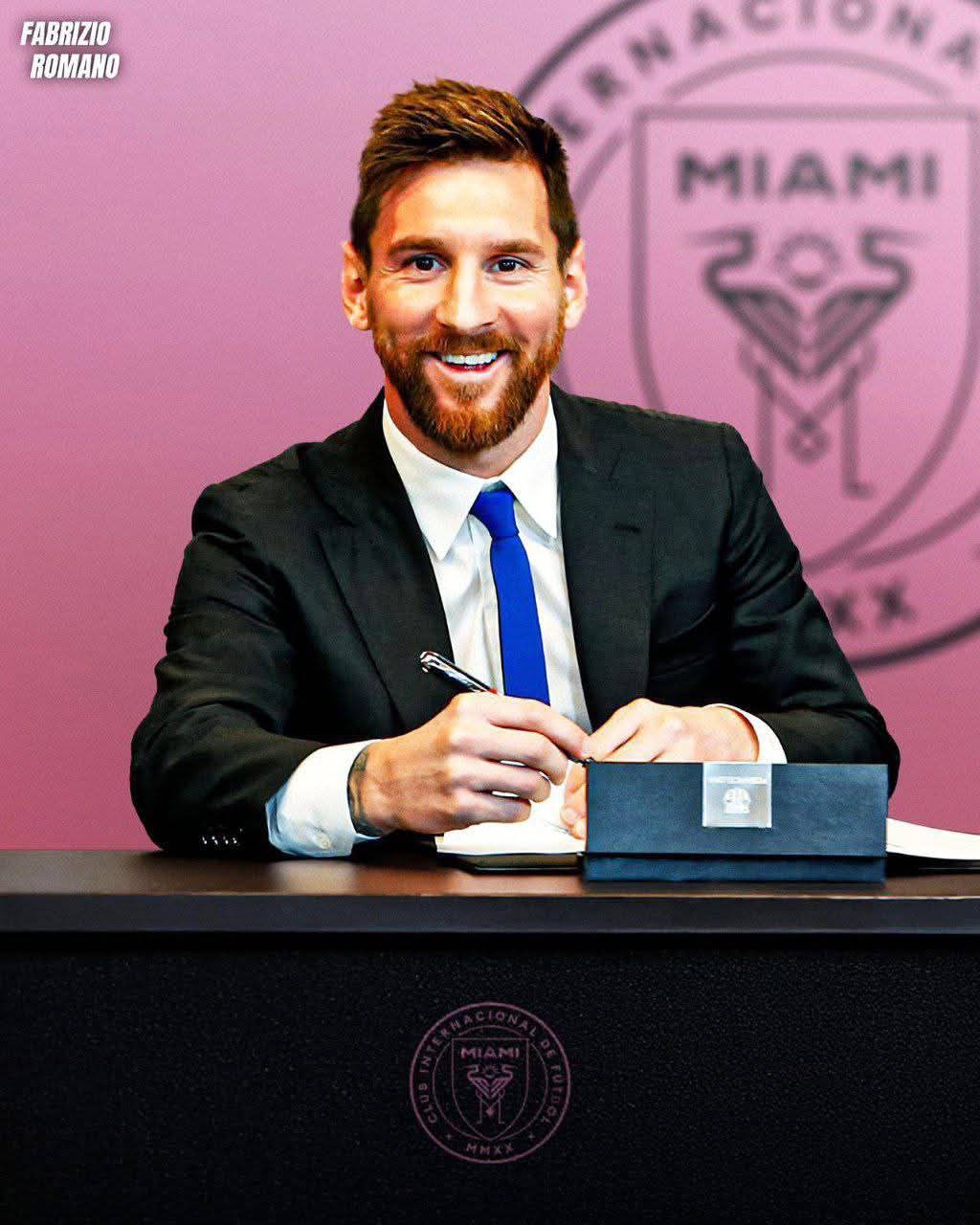 Messi yeni müqavilə imzaladı 
