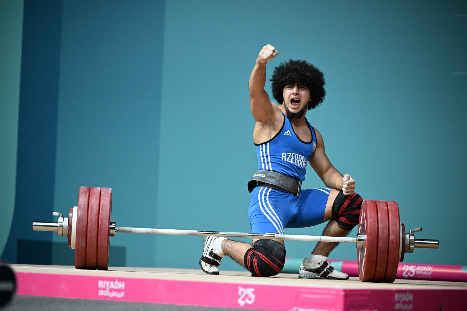 Azərbaycan ağırlıqqaldıranı İslamiadada iki gümüş və bir bürünc medal qazanıb