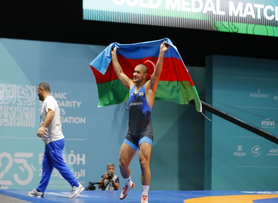Sərbəst güləşçimiz İslamiadada qızıl medal qazandı