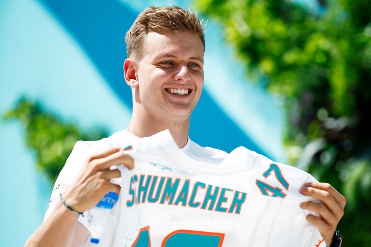 Şumaxer yarışlara qayıdır