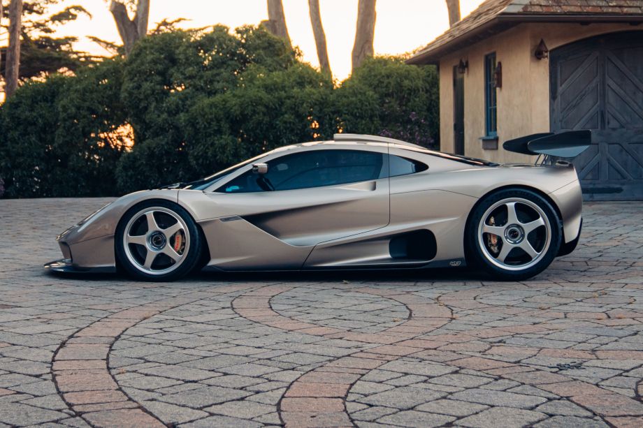 Superavtomobil Las Veqasda öz alıcısına qovuşdu - FOTO