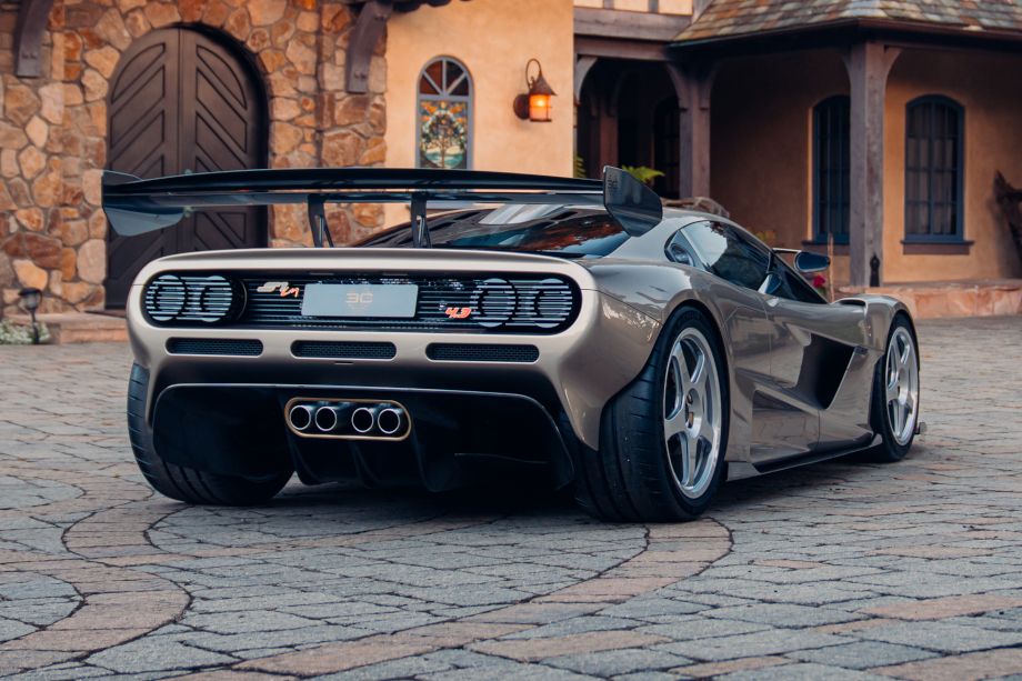 Superavtomobil Las Veqasda öz alıcısına qovuşdu - FOTO