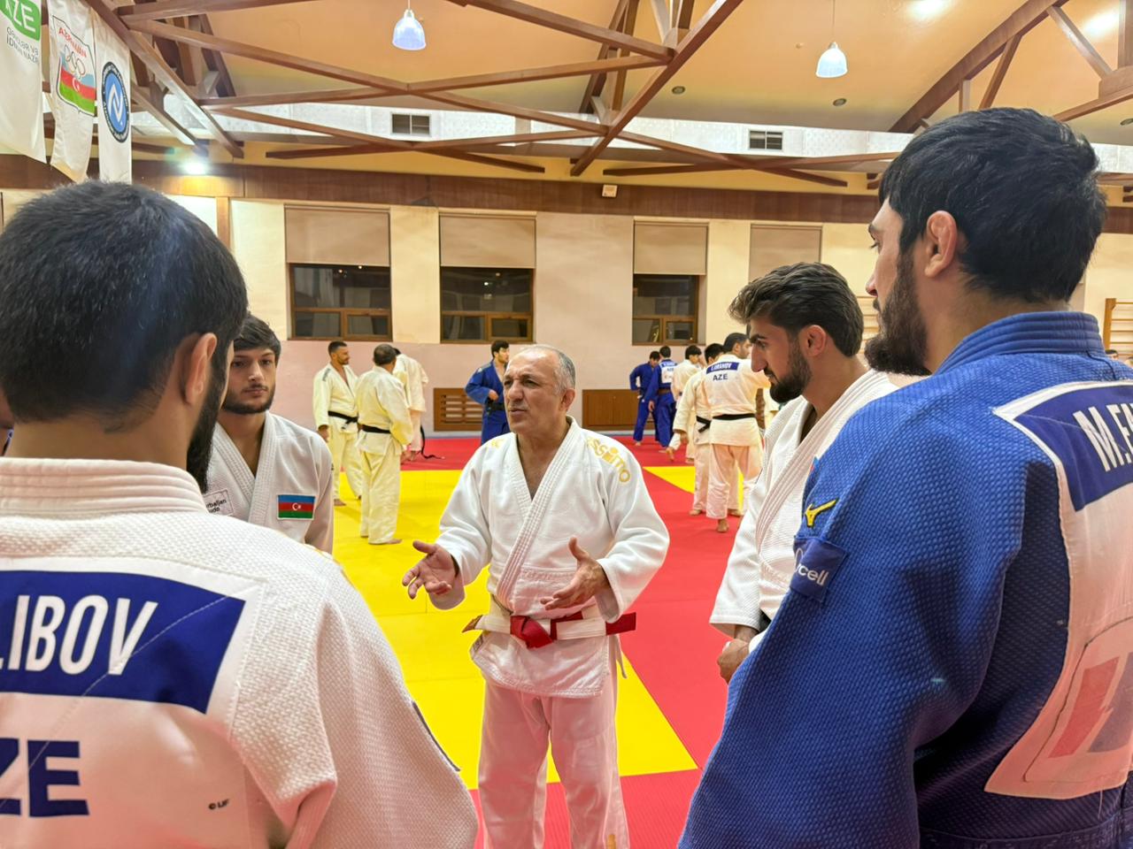 Liqa yarışlarının qalibləri ilə görüş keçirilib