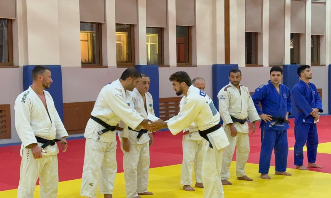 Liqa yarışlarının qalibləri ilə görüş keçirilib