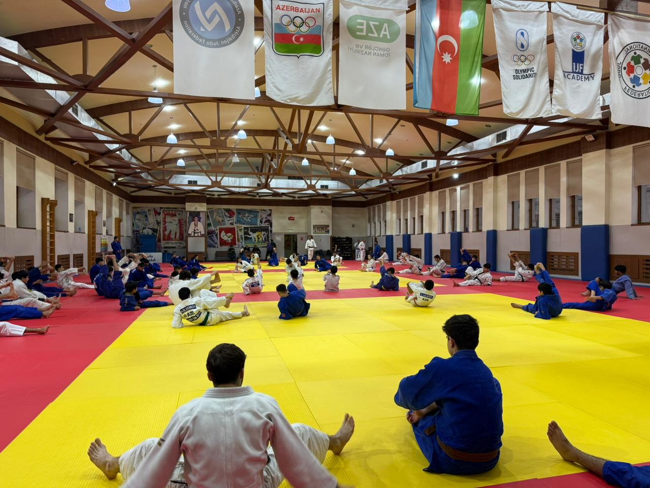 Liqa yarışlarının qalibləri ilə görüş keçirilib