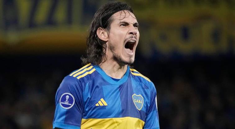 "Hücumçuların hücumçusu" futbolla vidalaşdı