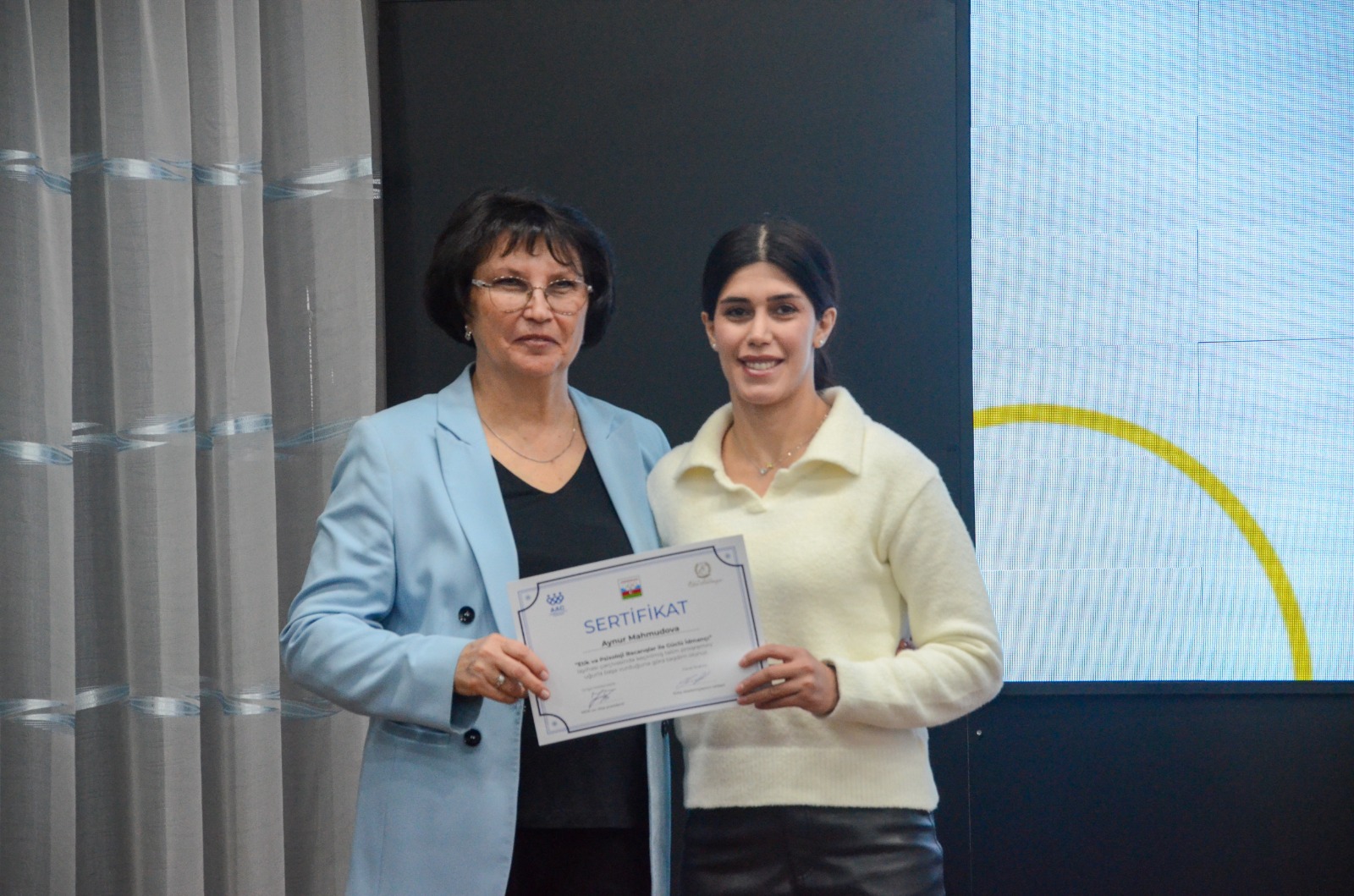 MOK-da &ldquo;Etik və psixoloji bacarıqlara güclü idmançı&rdquo; layihəsinin təltifetmə mərasimi keçirilib