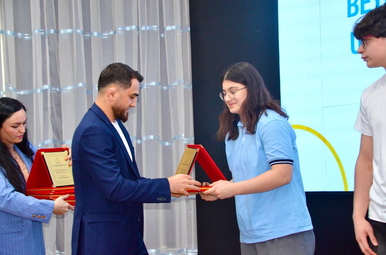 İdman sahəsində uğur qazanan məktəblilər Milli Olimpiya Komitəsində təltif olundu
