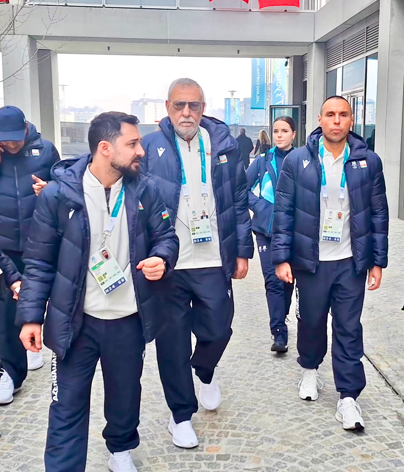 MOK RƏSMİLƏRİ MİLANDA ATLETLƏR KƏNDİNDƏ OLUBLAR