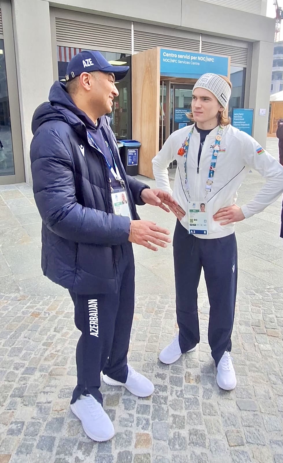 MOK RƏSMİLƏRİ MİLANDA ATLETLƏR KƏNDİNDƏ OLUBLAR