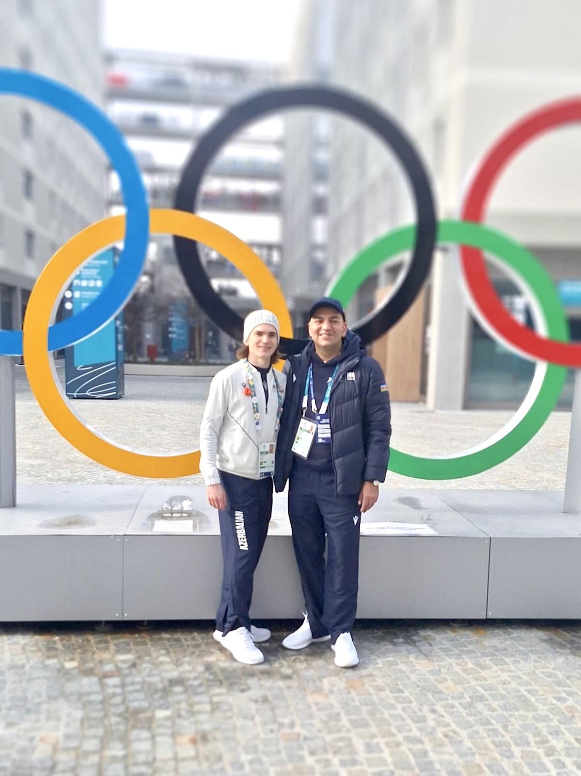 MOK RƏSMİLƏRİ MİLANDA ATLETLƏR KƏNDİNDƏ OLUBLAR