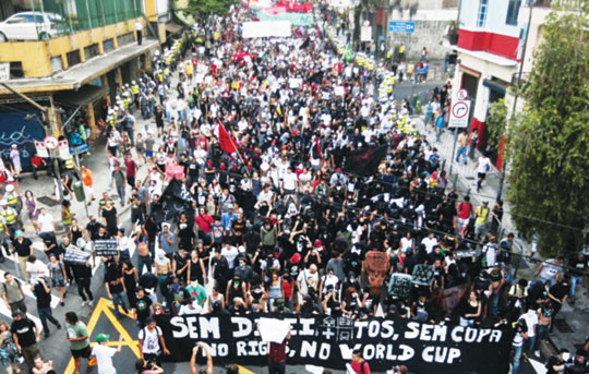 Braziliyalılar yenə etiraz edir