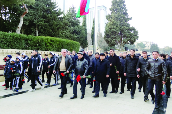 “Neftçi İdman Klubu” İB və “Neftçi” PFK Şəhidlər xiyabanını ziyarət edib