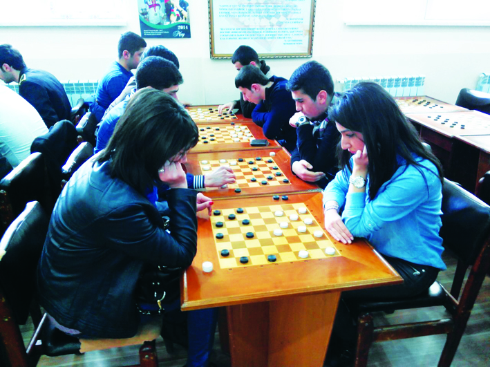 Azərbaycan Tibb Universitetinin komandası dama yarışlarının qalibi olub