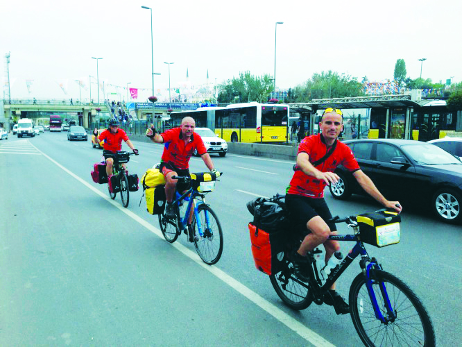 “Pedalinac” velosiped klubunun üzvləri İstanbuldan yola düşüblər