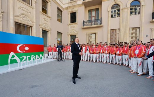 Prezident İlham Əliyev Avropa Oyunlarında iştirak edəcək Azərbaycan nümayəndə heyəti ilə Atletlər Kəndində görüşüb