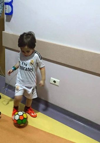 Kriştiano Ronaldu terrorda valideynlərini itirmiş azyaşlı uşaqla görüşəcək