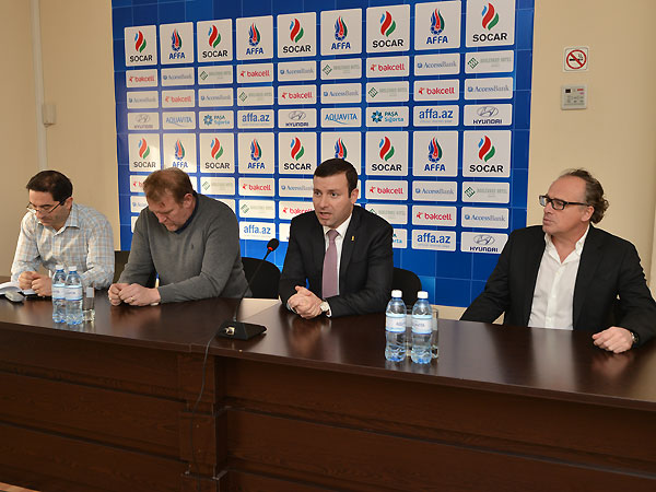 Baş katib yığmaların məşqçi heyəti ilə görüşüb