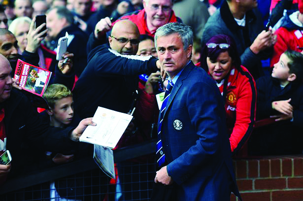 Mourinyo “qırmızı şeytanlar”ın yanında