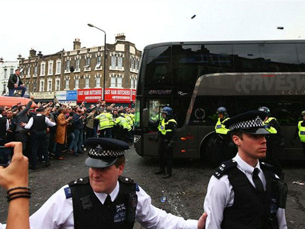 "Mançester Yunayted"in avtobusuna basqın olub
