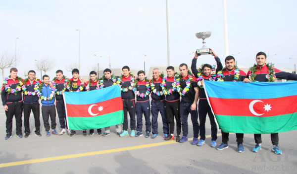 Dövlət Bayraq Meydanında pəhləvanlarımızın qarşılanma mərasimi keçirilib