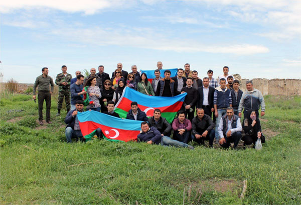 Vətən doğulduğun torpaqdan başlayır