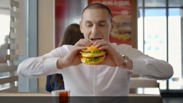 Millimizin qapıçısı reklama çəkildi -  VİDEO 