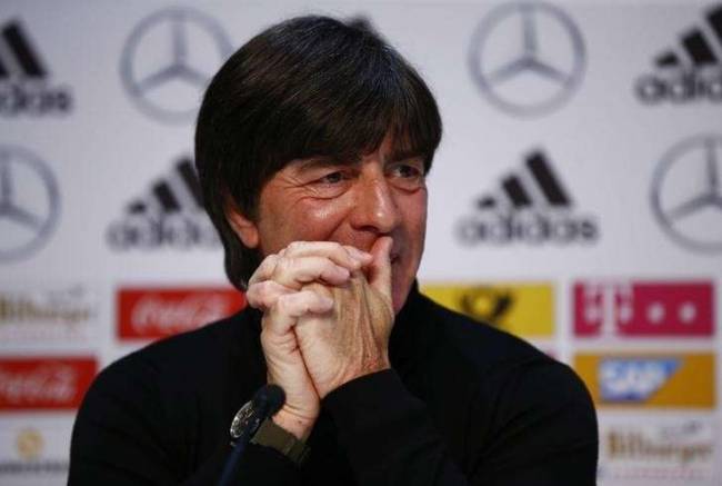 Yoahim Lövün mətbuat konfransında futbolçuların gözlənilməz hərəkəti -  VİDEO 