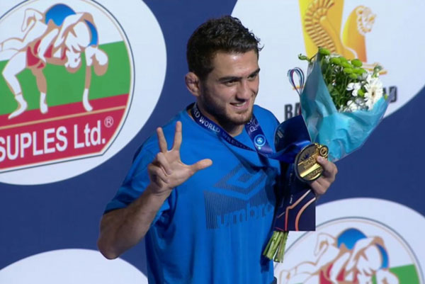 Hacı Əliyev 3 qat dünya çempionu olmaqla tarix yazdı