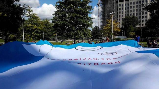 "Qarabağ" klubuna dəstək üçün fleşmob keçirilib