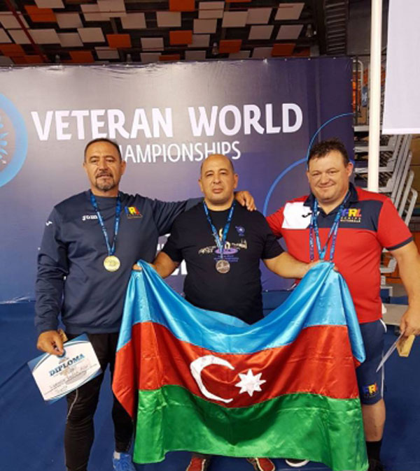 Güləşçimiz veteranlar arasında dünya çempionudur