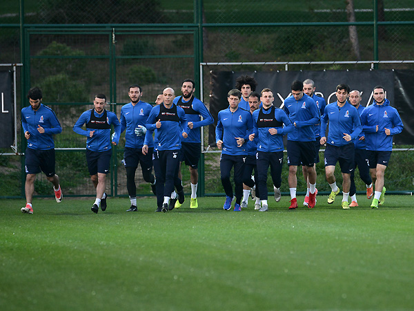 Qurban Qurbanov yeni futbolçulara da dəvət göndərib