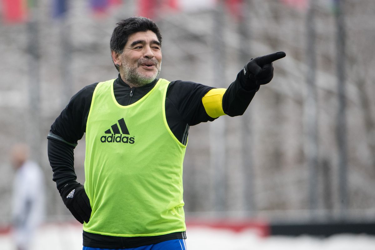 Maradona əməliyyat olunub