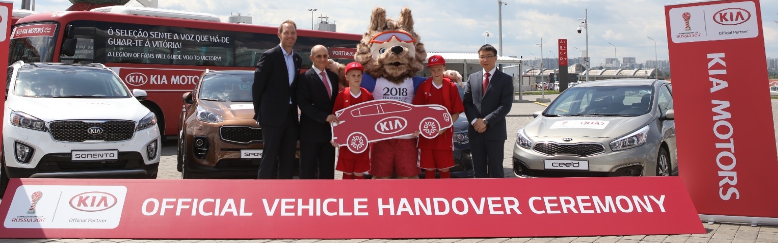 Dünya çempionatının avtomobilləri təqdim edildi