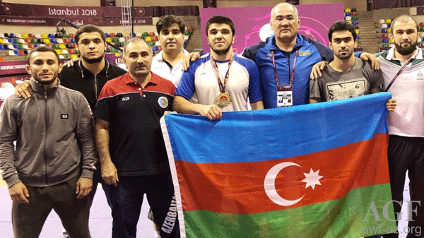 İki güləşçimiz Türkiyədən dünya çempionu kimi qayıdıb
