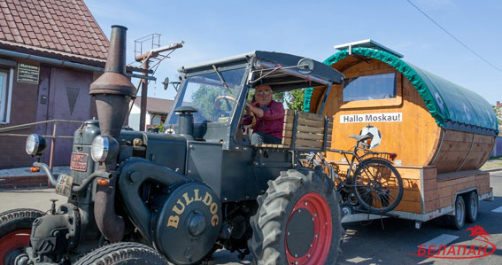 Azarkeş Berlindən Moskavaya qədər traktorla hərəkət edir
