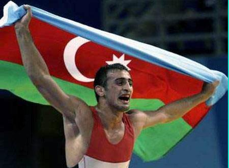 “Bu üç komanda çempionluğa əsas namizəddirlər”