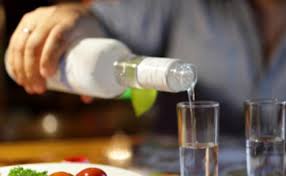 Azarkeşlərə spirtli içki satılacaq