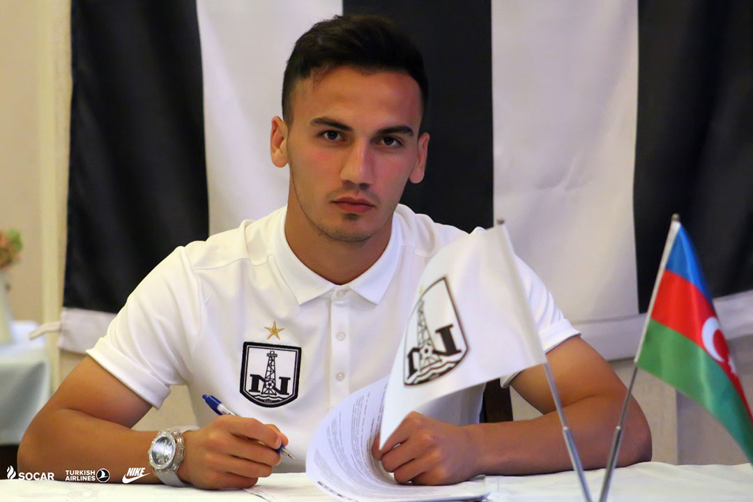 Rəhman Hacıyev daha 1 il "Neftçi"də