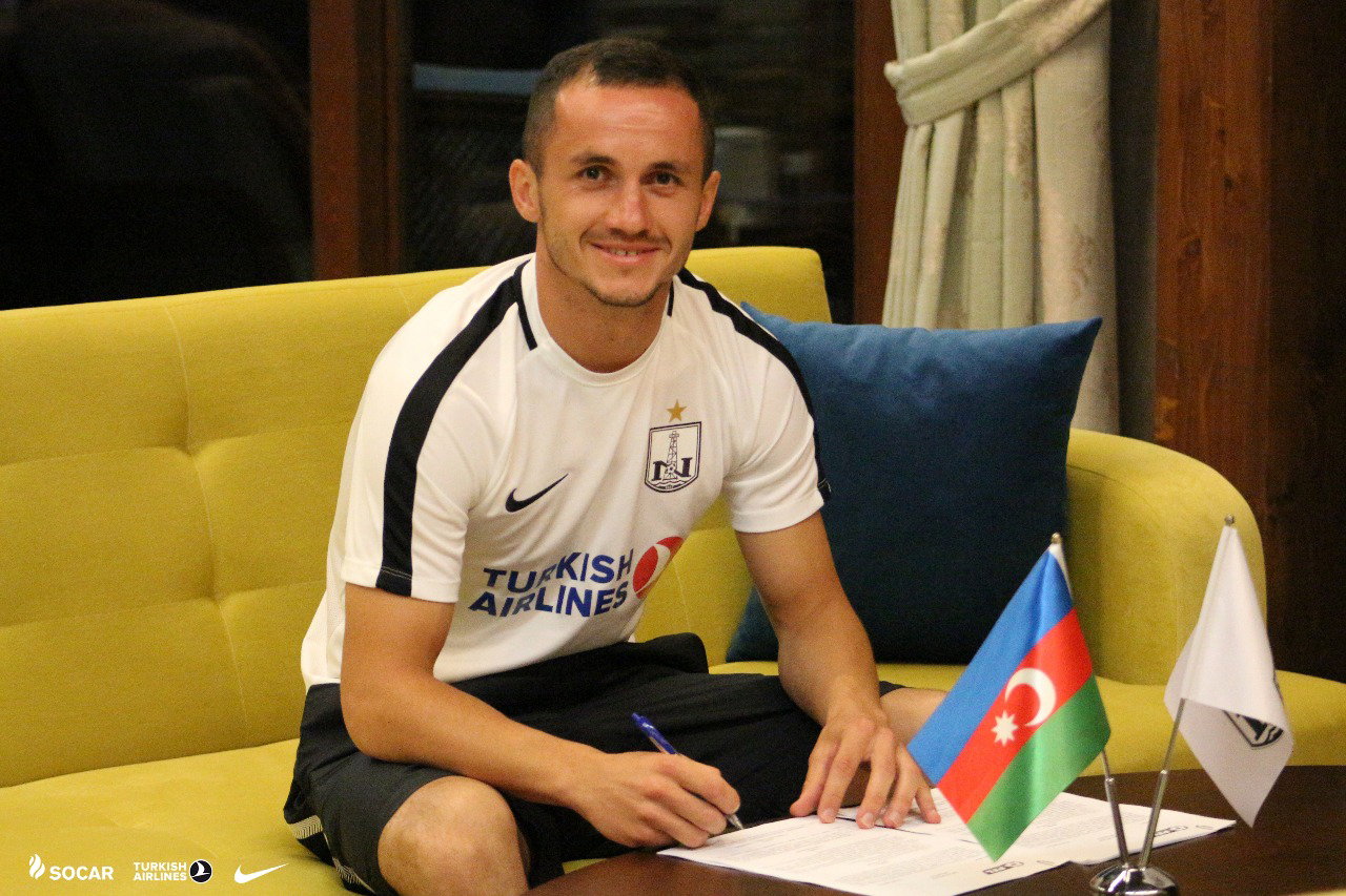 Namik Ələskərov yeni müqavilə imzalayıb