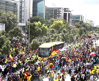 Kolumbiya millisi vətənində atəşfəşanlıqla qarşılanıb