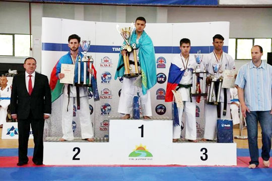Niyaməddin Əliyev gümüş medalını qazanıb