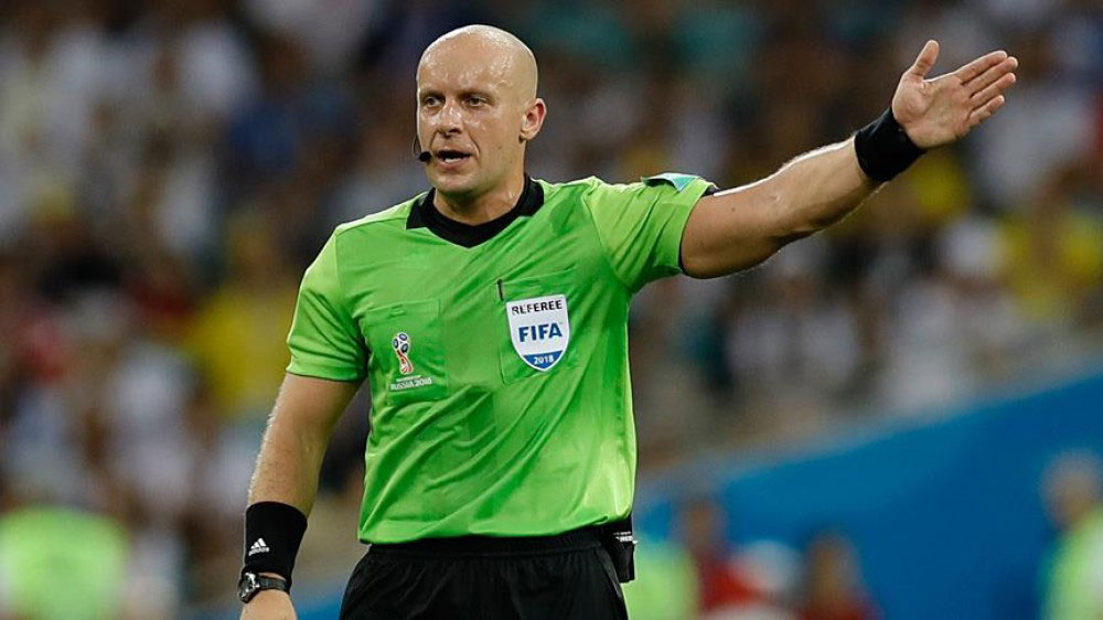 Super Kubok oyununun hakimləri