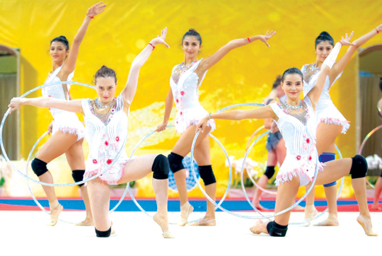 FİG-in bayrağı Azərbaycana təqdim olunub