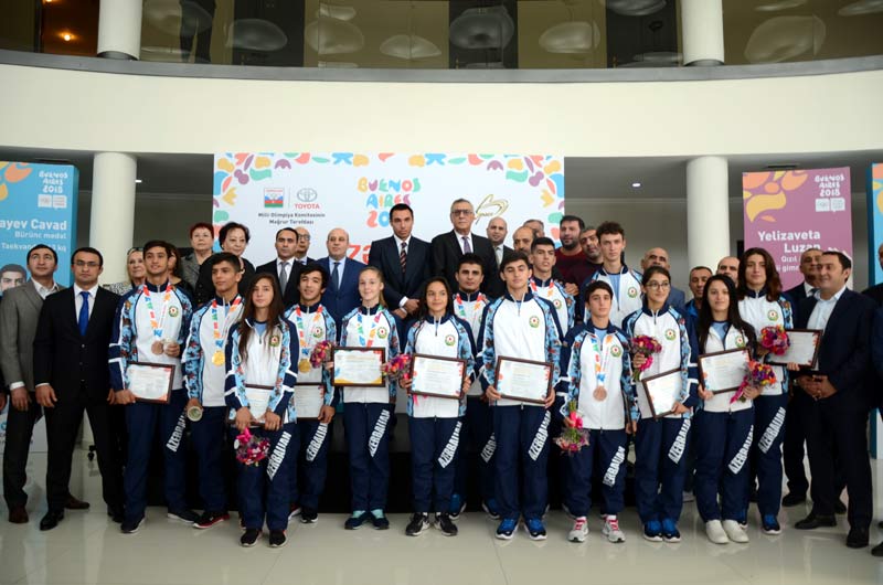 Yeniyetmələrin III Yay Olimpiya Oyunlarında ölkəmizi təmsil edən idmançılarla görüş olub